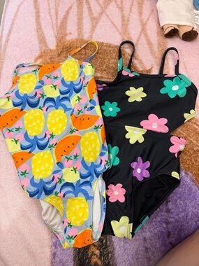 Toddler Swimsuits like new!